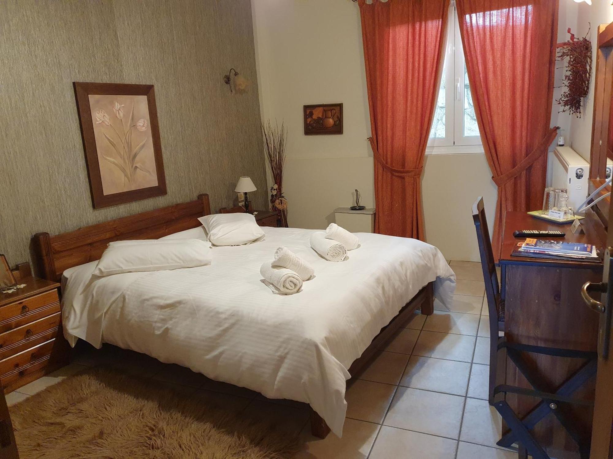 Semeli Guesthouse Karpenisi Exterior photo