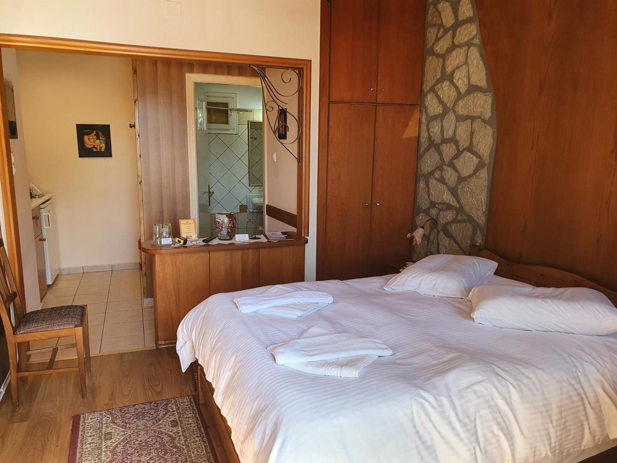 Semeli Guesthouse Karpenisi Exterior photo