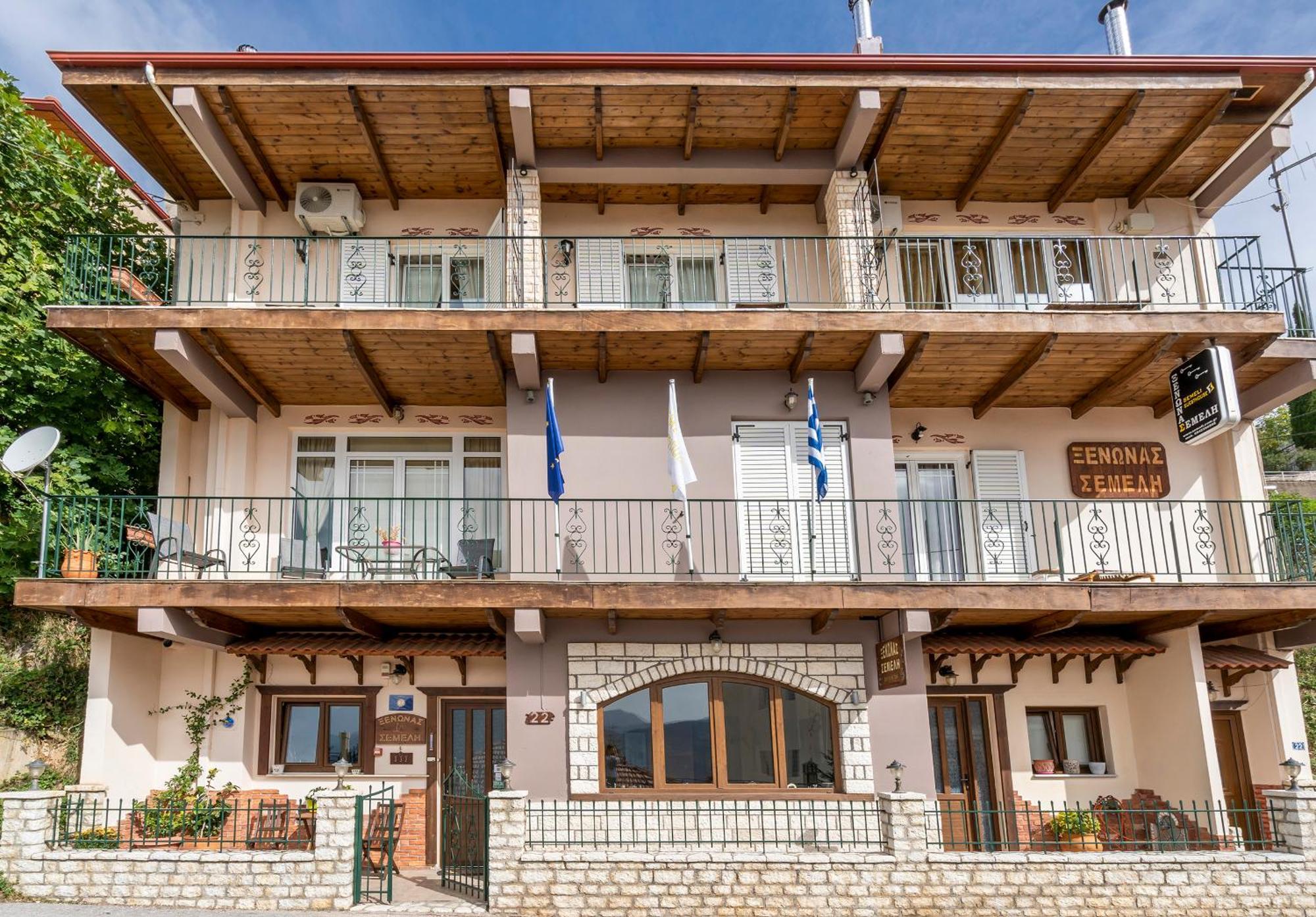 Semeli Guesthouse Karpenisi Exterior photo